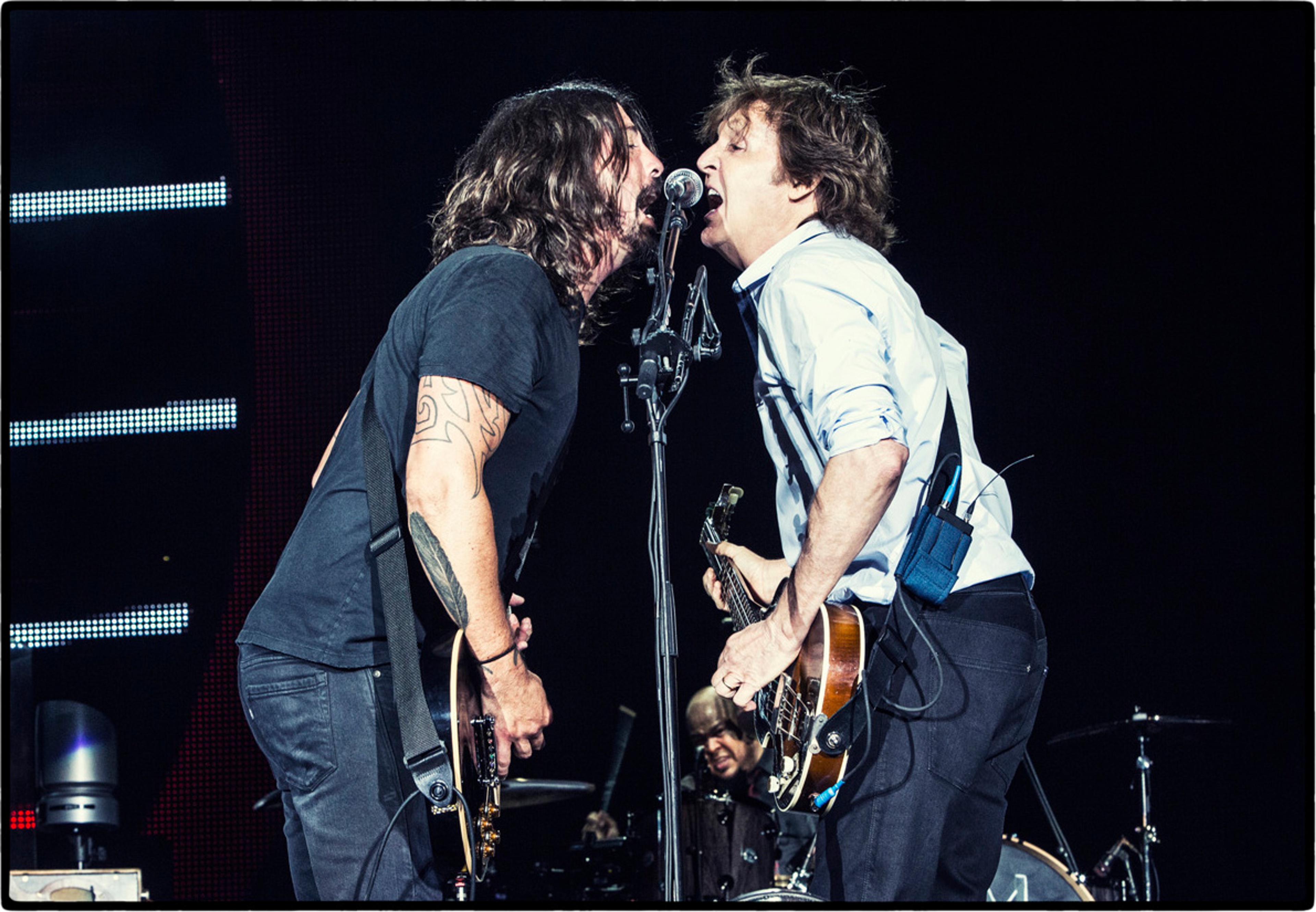 Dave Grohl and Paul sharing the mic, Safeco Field, Seattle, 19th July 2013