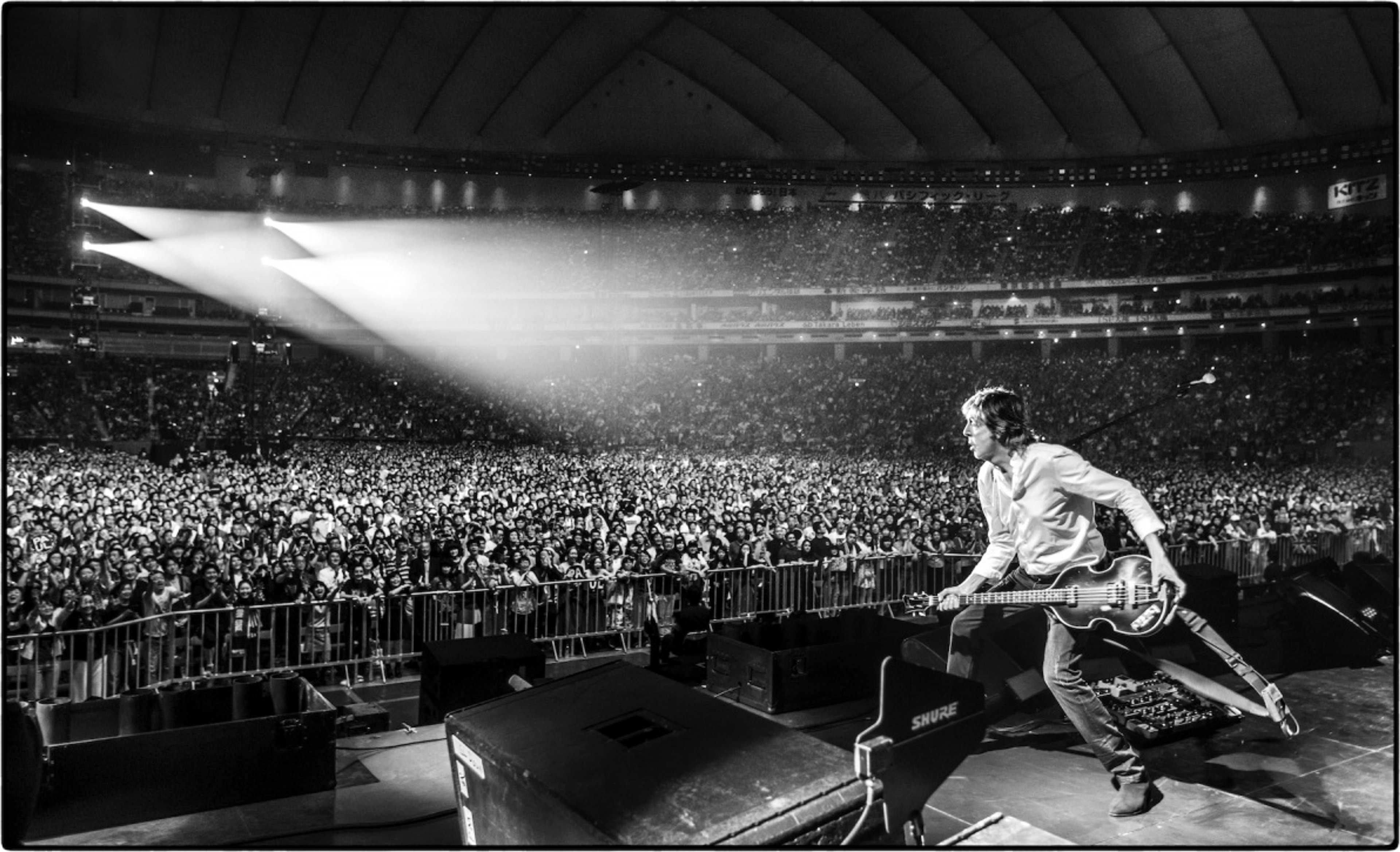 Paul and the crowd at the Tokyo Dome, 2017