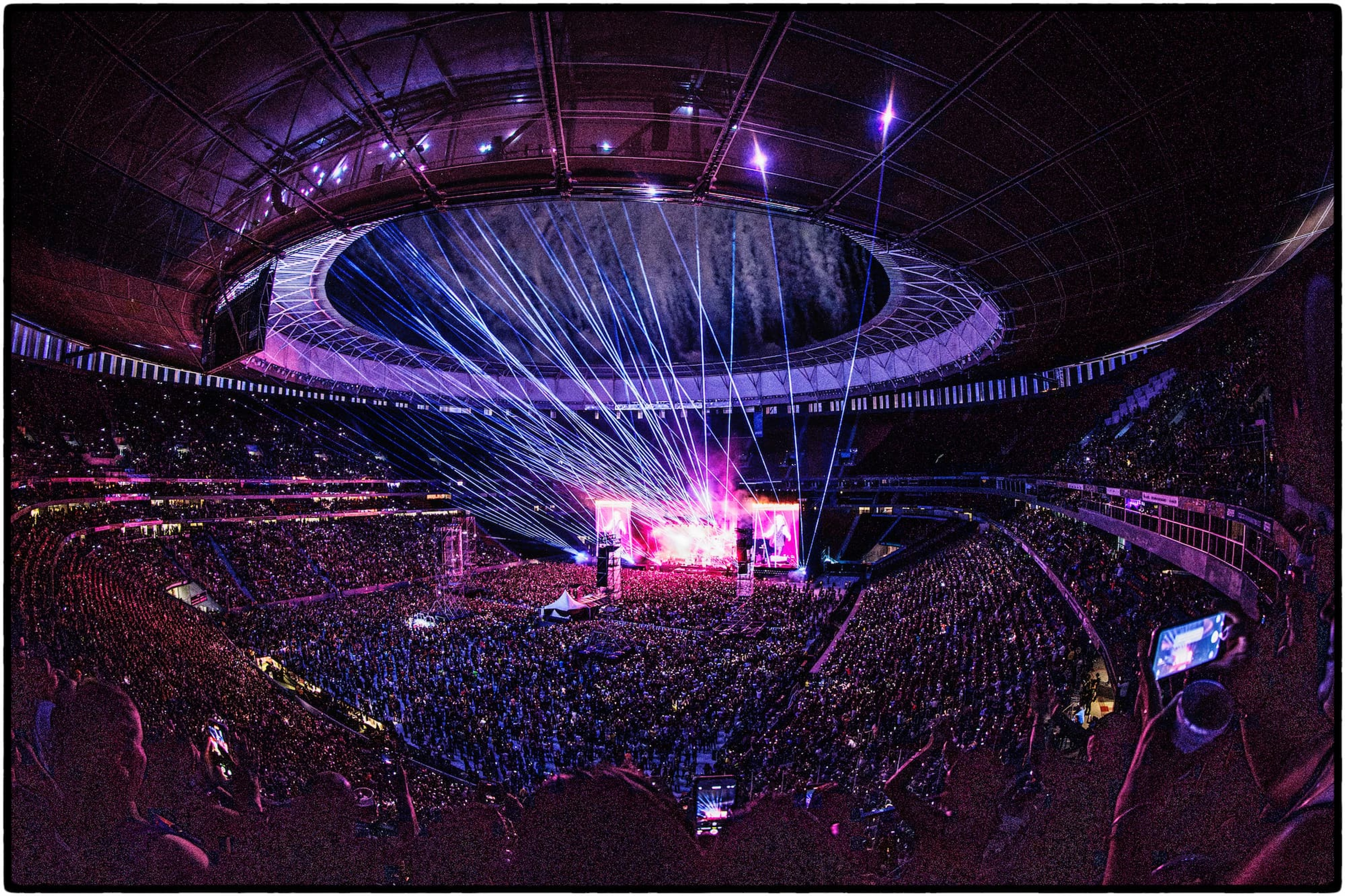Photo of Paul's GOT BACK Tour during an electric night at Mané Garrincha Stadium, Brasília