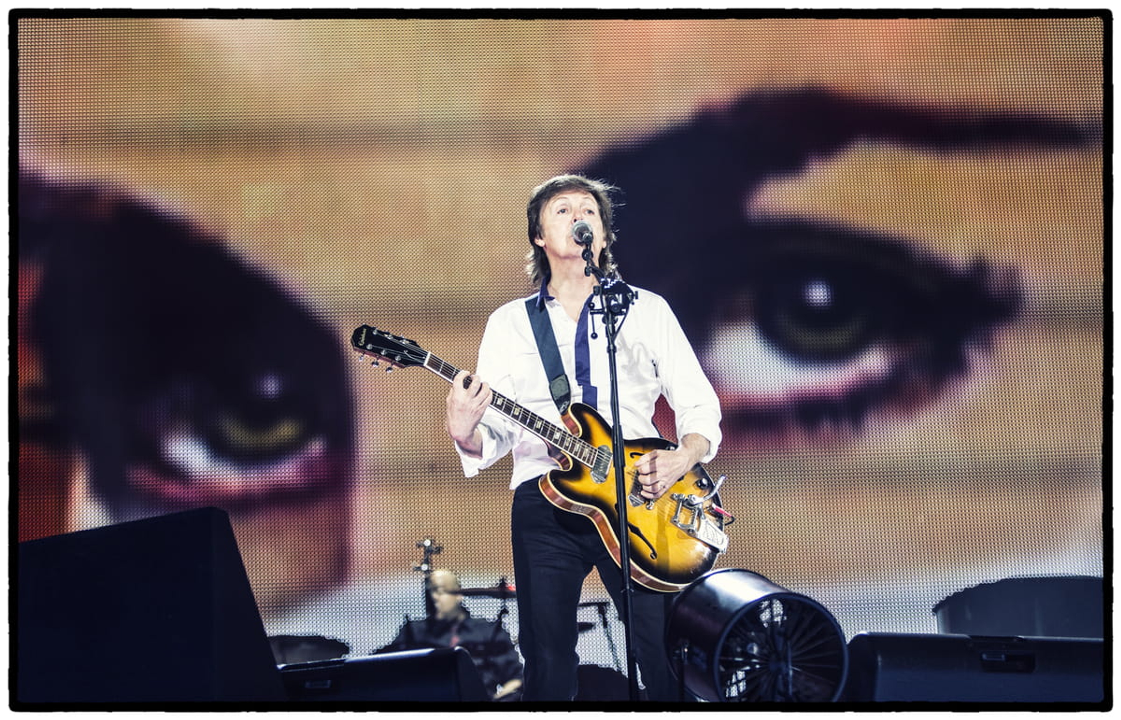 Paul on stage, National Stadium, Warsaw, 22nd June 2013