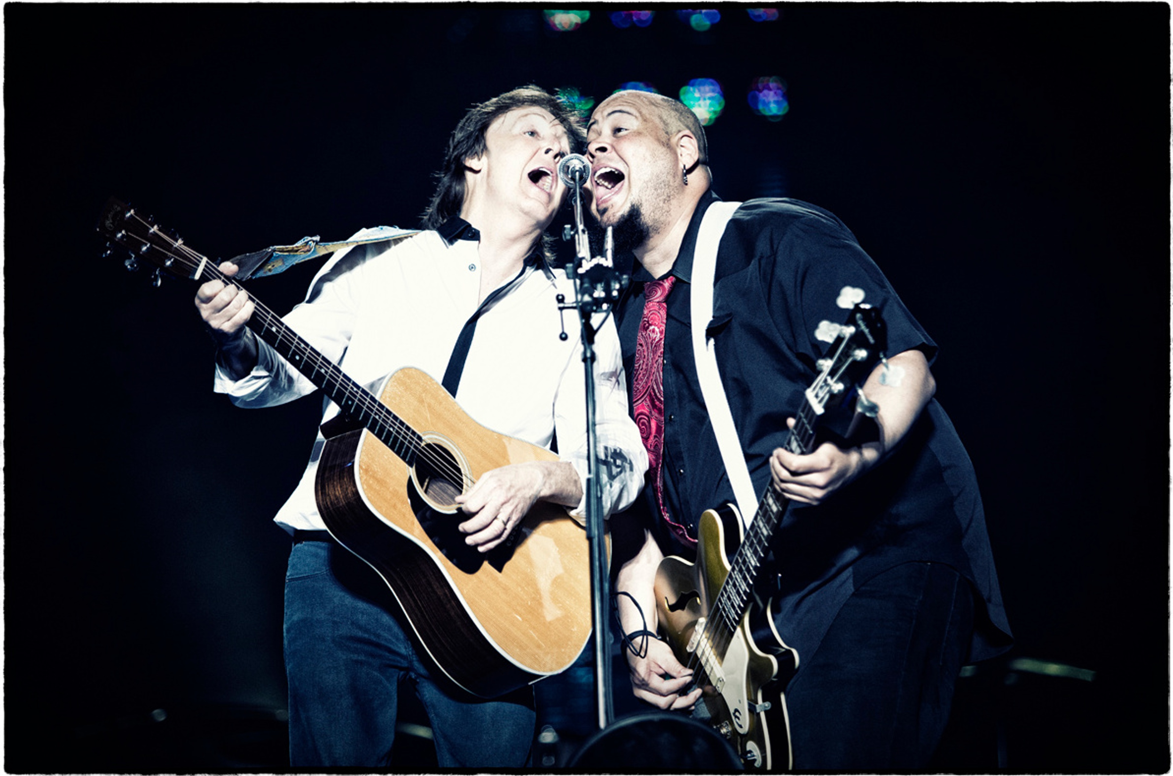 Paul and Abe sharing the mic, Belo Horizonte, Brazil, 4th May 2013