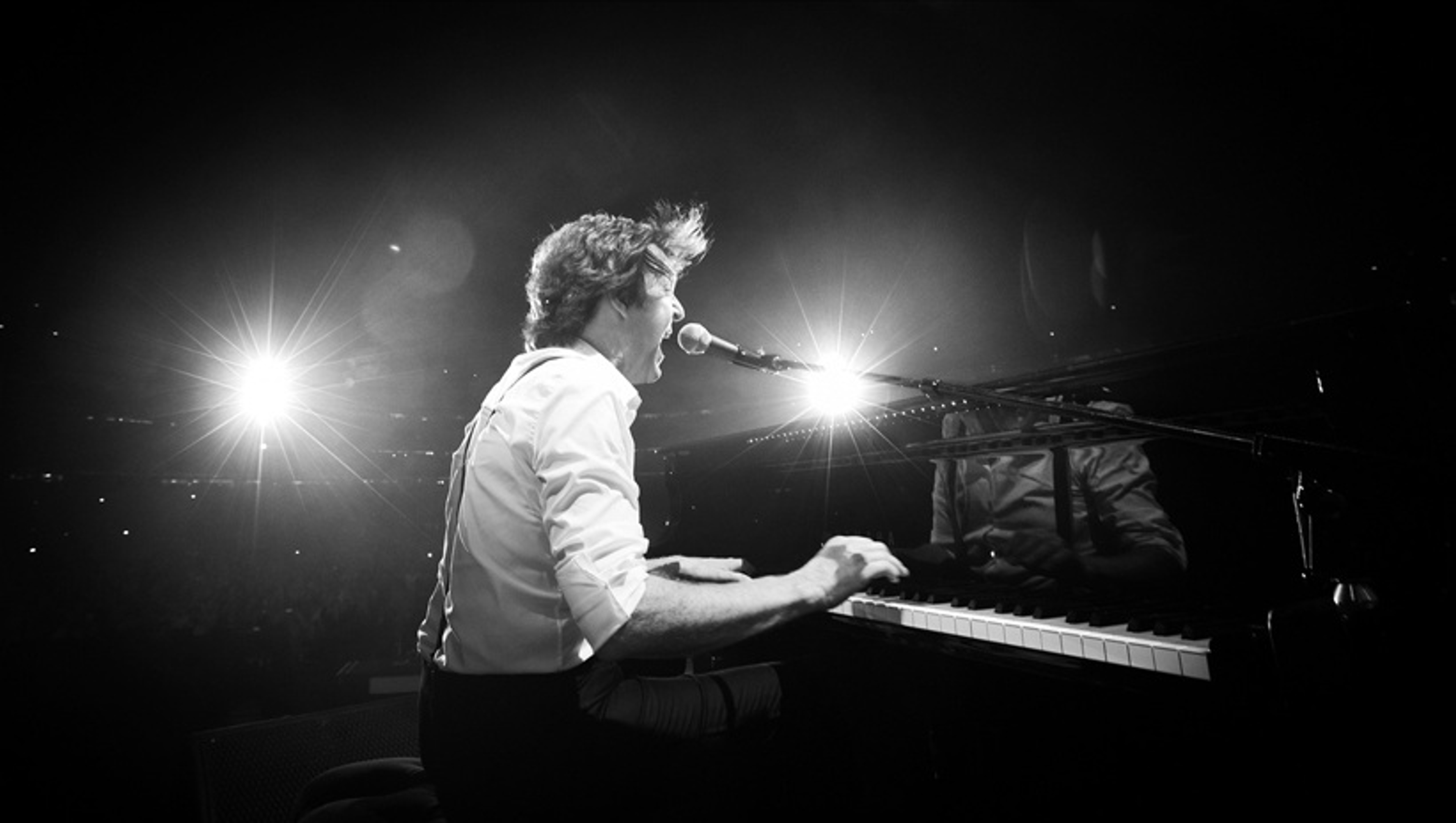 Paul kicks off his 'On The Run' tour at Yankee Stadium, NYC, 15-Jul-11