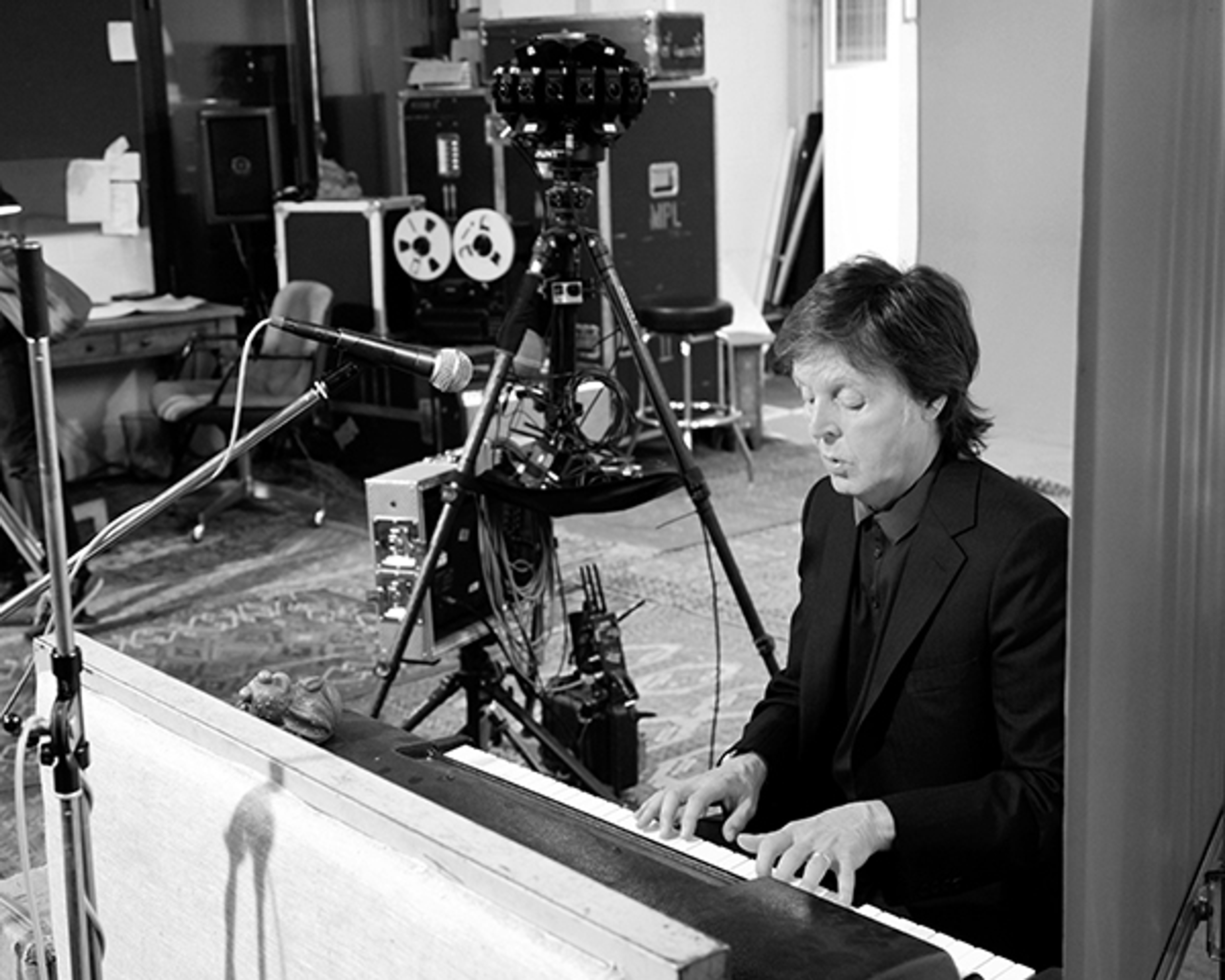 Paul McCartney News Paul Launches New ‘Pure McCartney VR