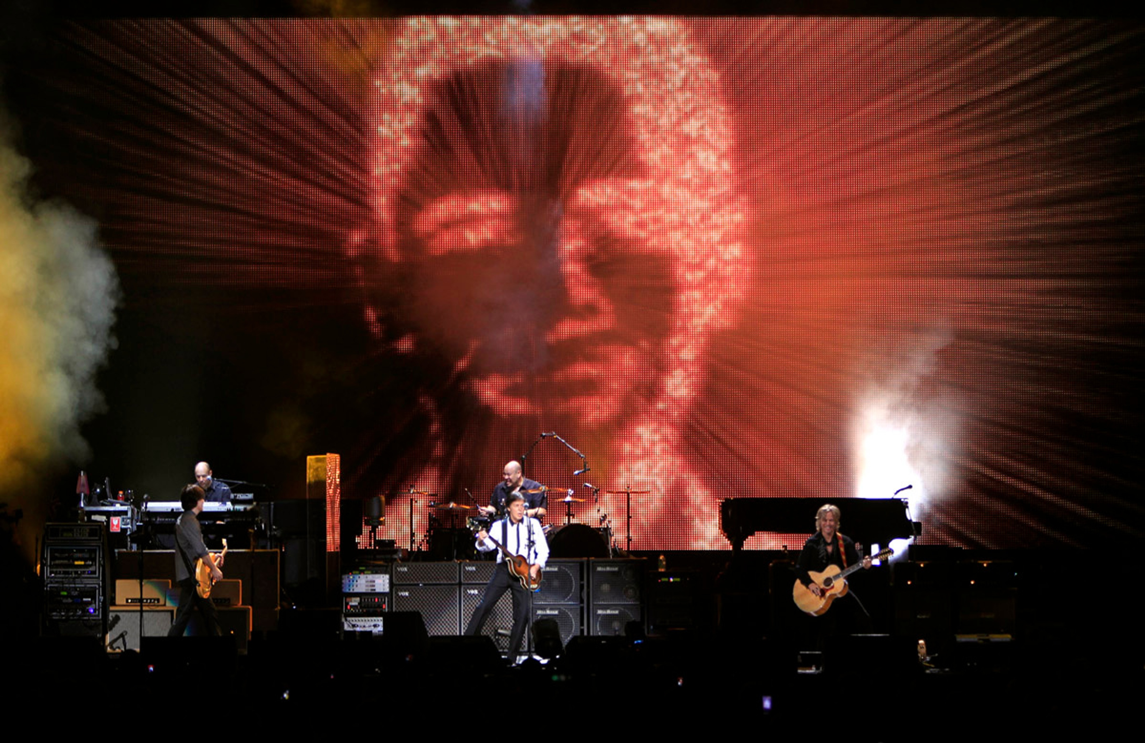 (L-R) Rusty, Wix, Paul, Abe and Brian on stage, Scottrade Center, St Louis, 11th November 2012