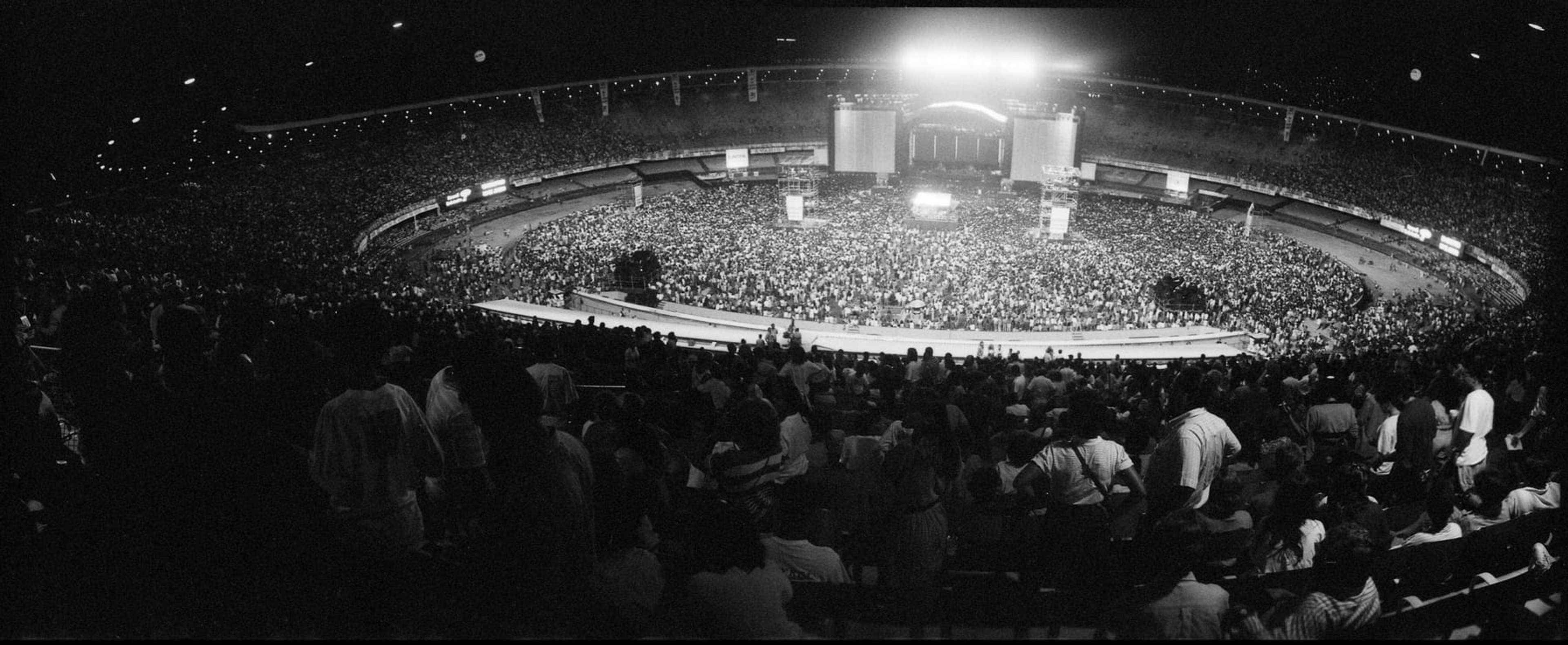Photo of the crowd at Estádio do Maracanã, Rio de Janeiro in April 1990