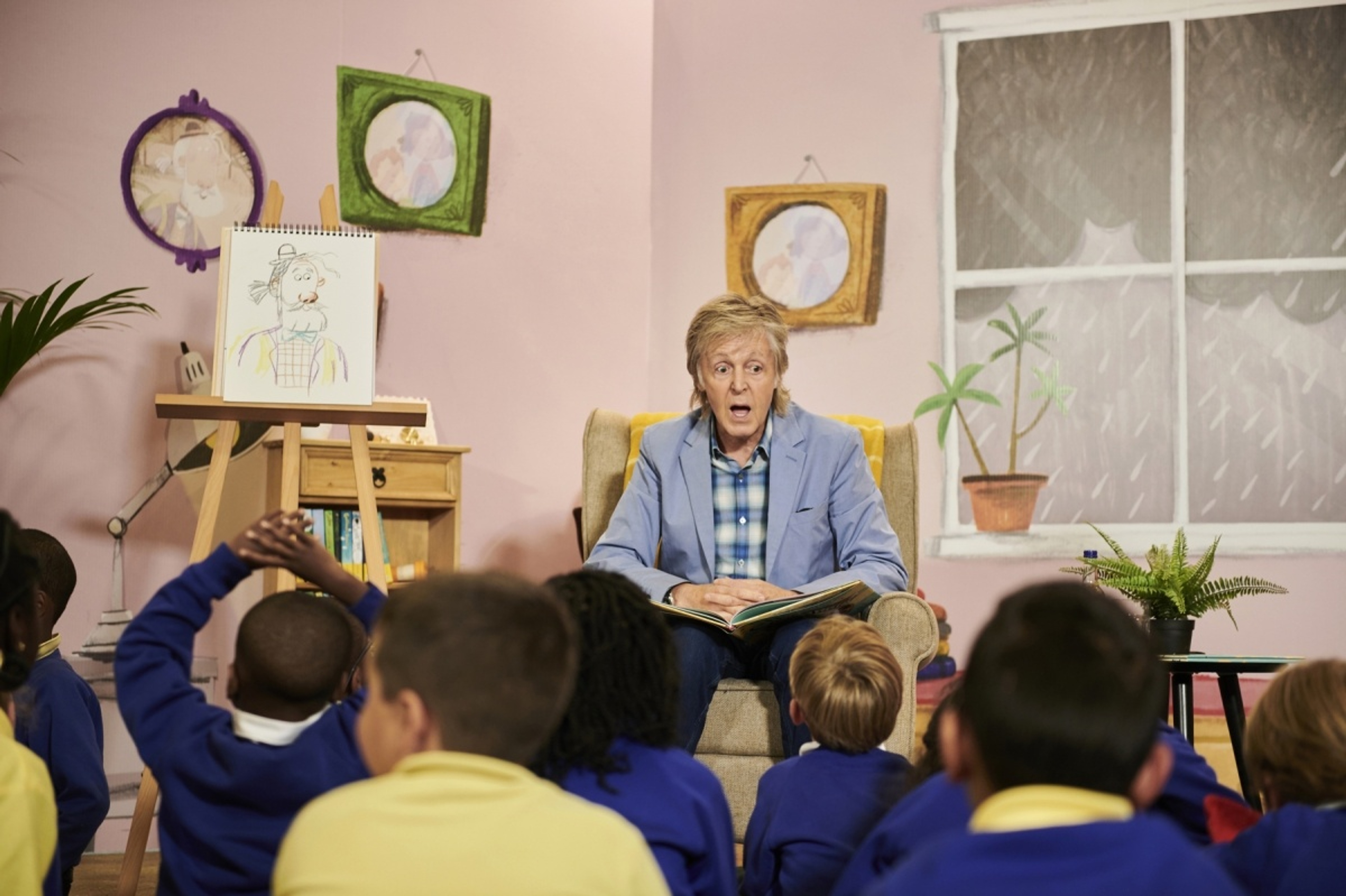 Paul reads to school children during his 'Hey Grandude!' Children’s book launch in London.