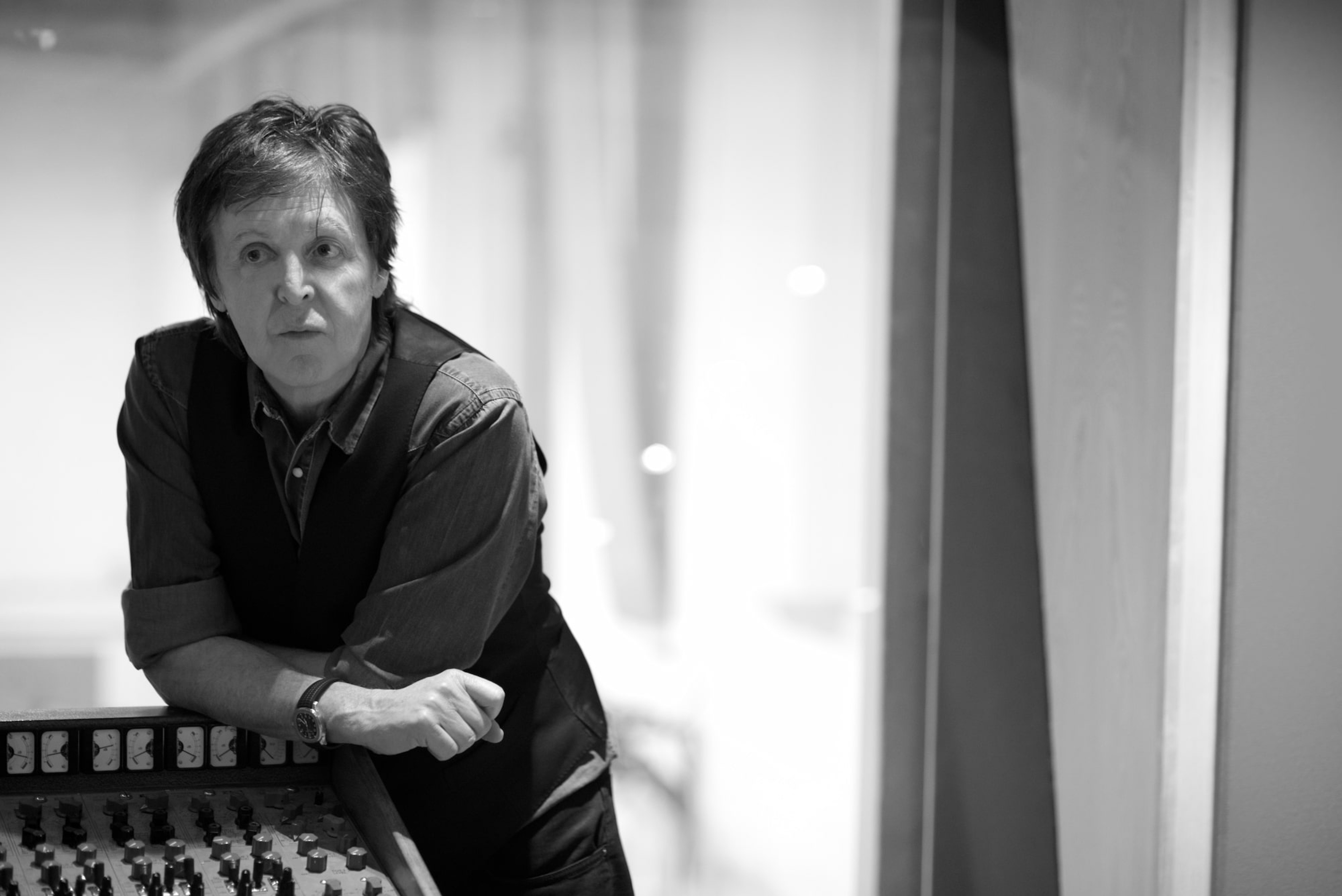 Photo of Paul McCartney recording 'NEW' at Abbey Road Studios