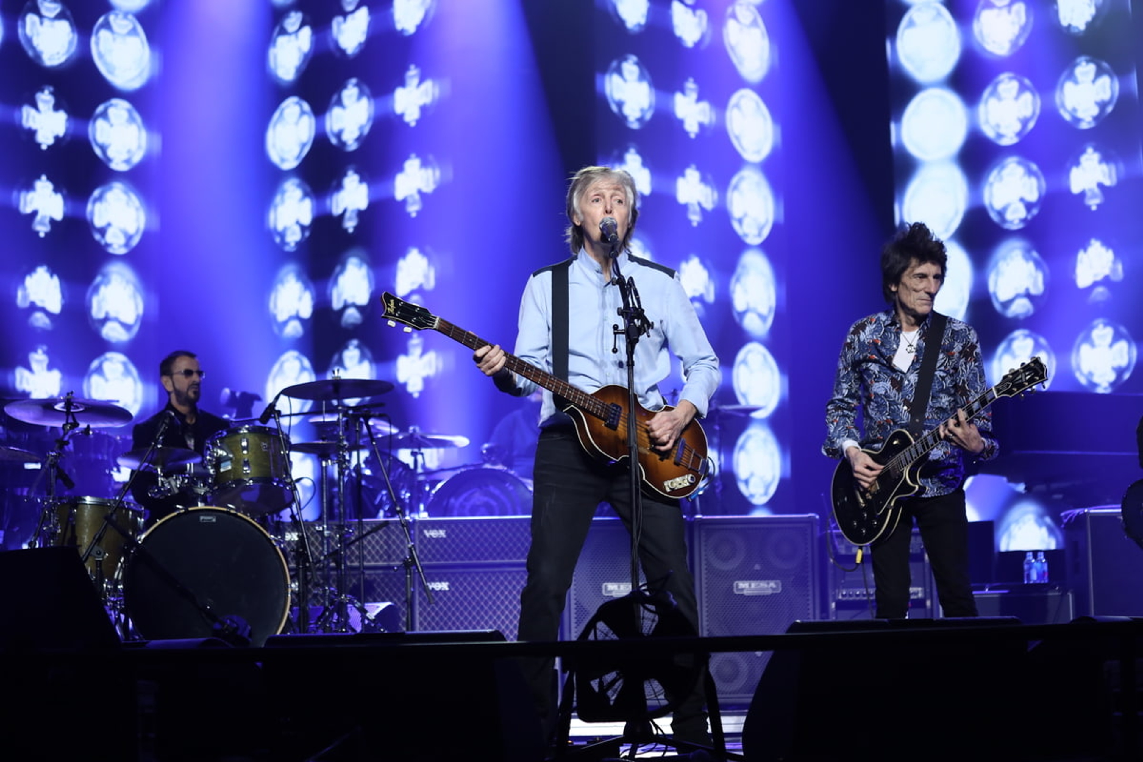 Ringo and Ronnie Wood join Paul on stage at the 02 Arena in London during Paul’s final show of 2018. 