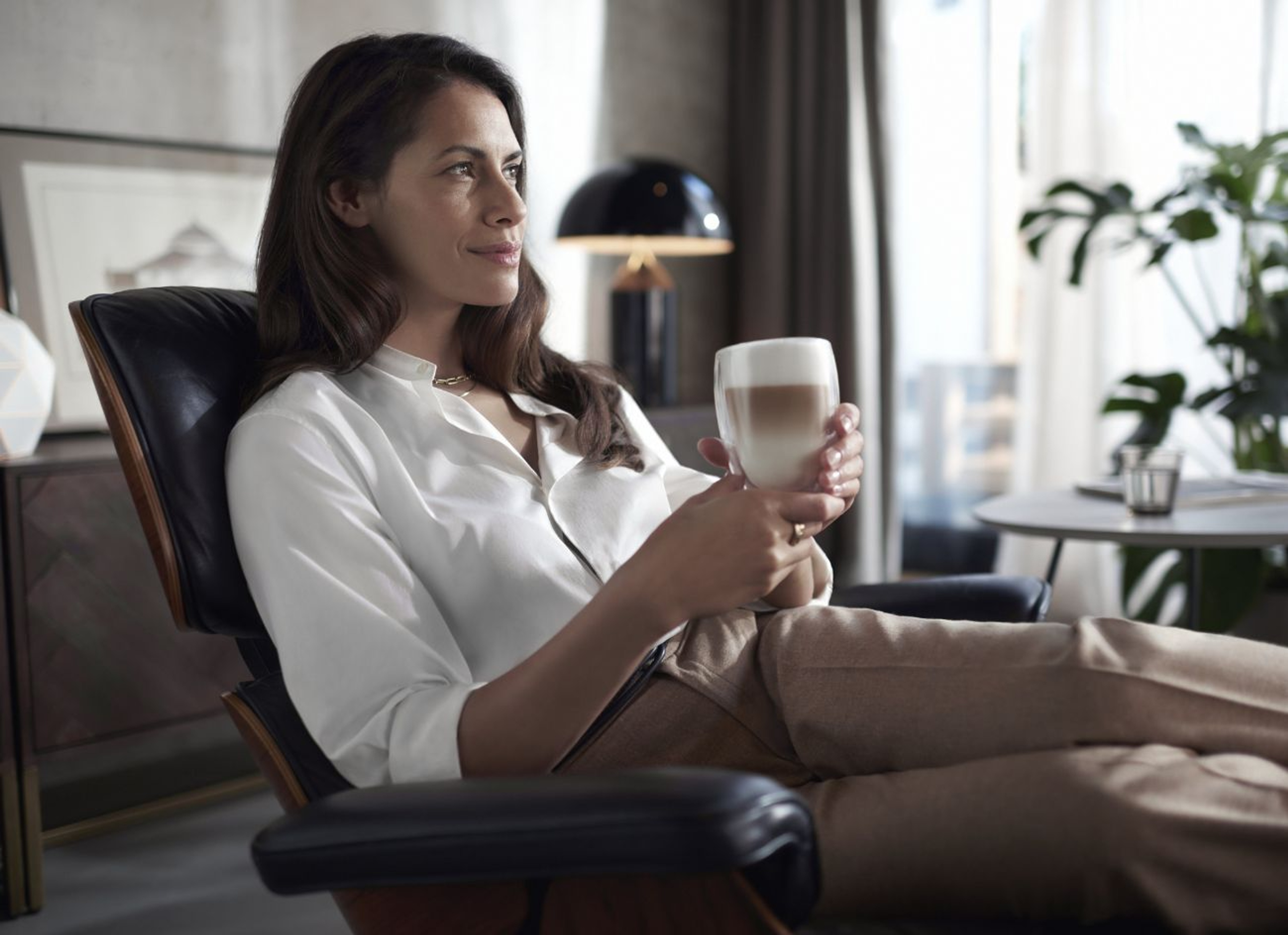 woman_drinking_coffee