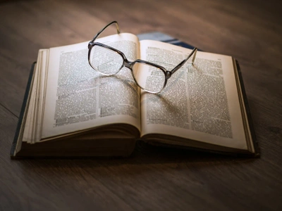 glasses-gb986e0b49_1920.webp