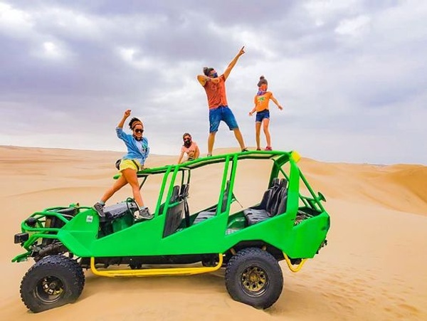 familia-en-huacachina.jpg