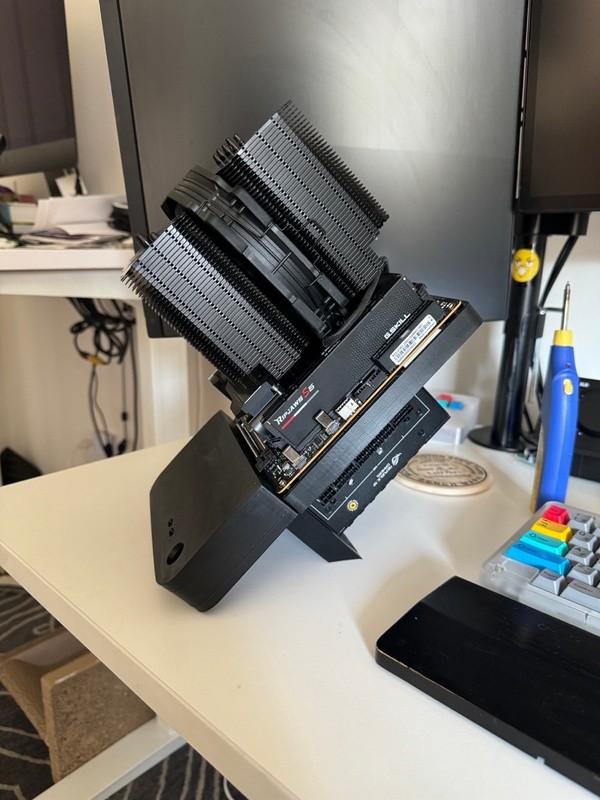 MOS V1 front without GPU