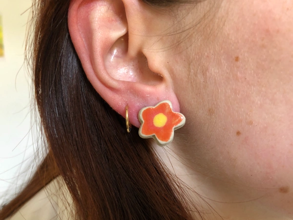 Boucles d’oreilles puce « fleur orange »