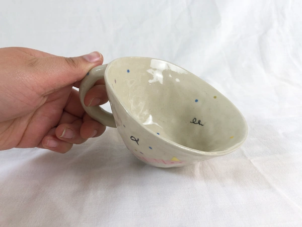 Tasse vers de terre en fête