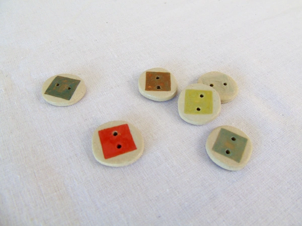 Boutons ronds à dessin carré