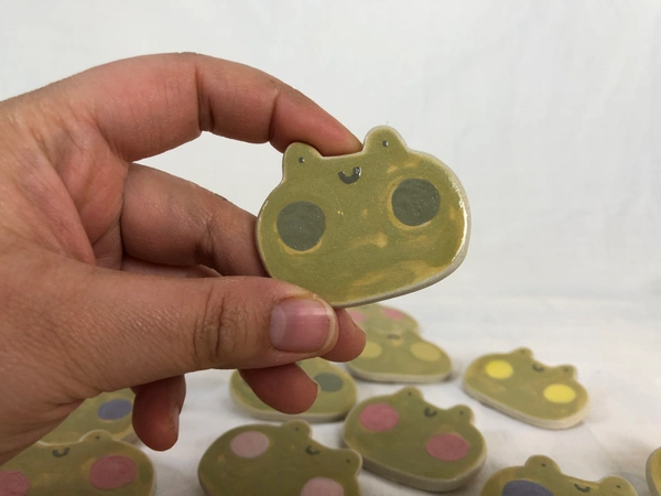 Broches grenouille 