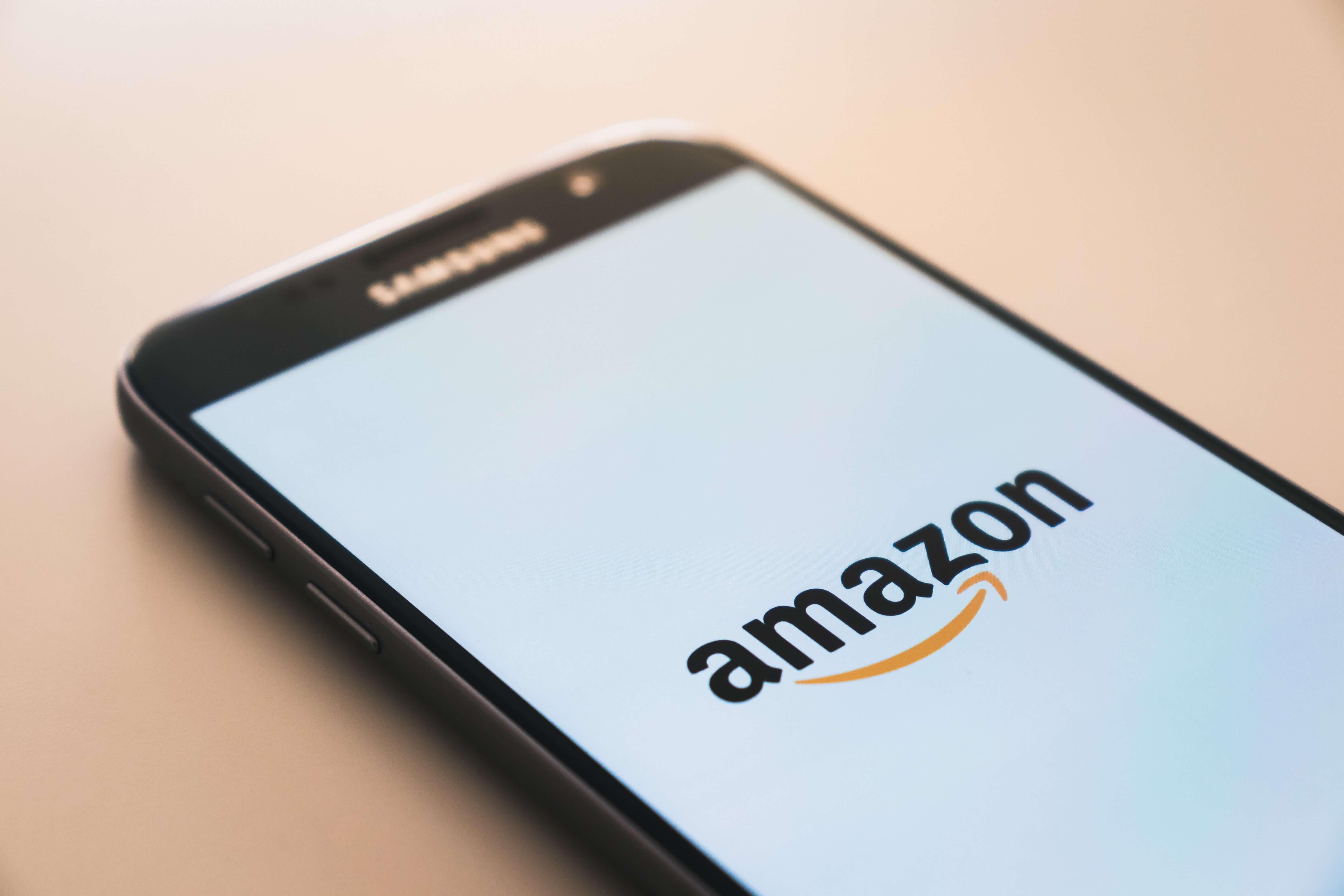 Amazon auf Smartphonescreen