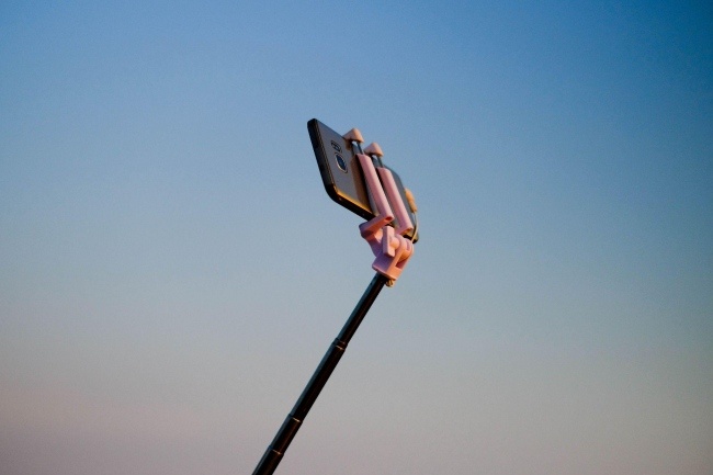 creating a blogger outreach campaign with a selfie stick