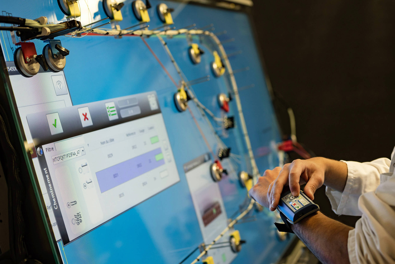 EasyWiring Komax Laselec's groundbreaking digital harness assembly