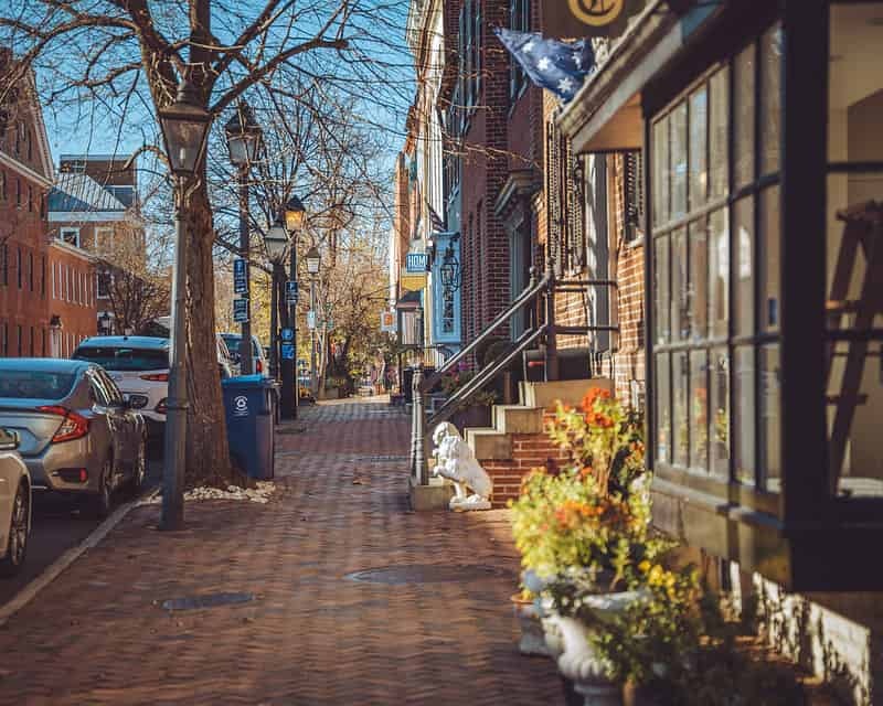 A photo of Queen St, Alexandria (courtesy John Brighenti)