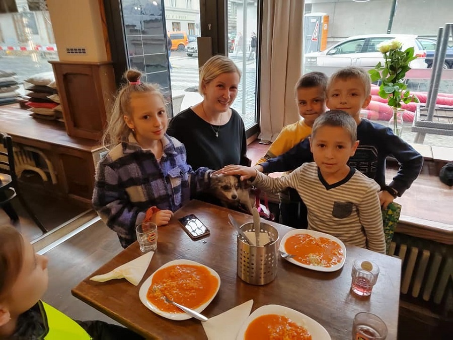 Ukrainian families in Café AdAstra