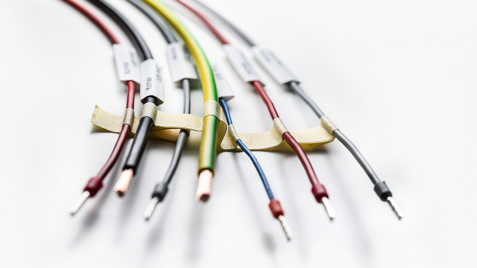 Zeta 650 - Bundled wires with optional tube labeling