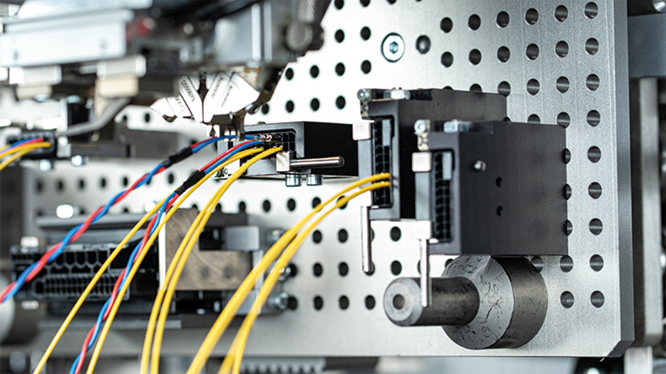 Omega 840 - Efficient assembly of twisted wires