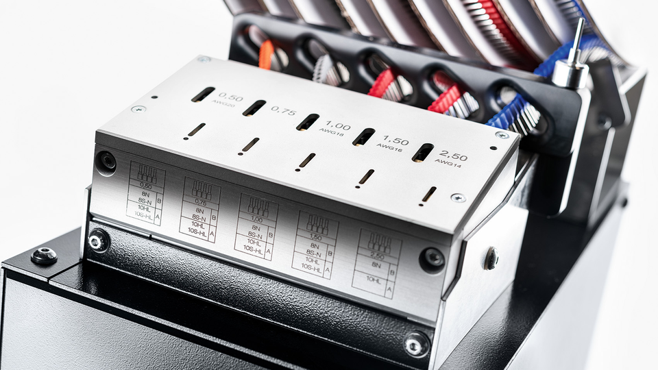 CM F20 - Two-step entry and automatic wire centering