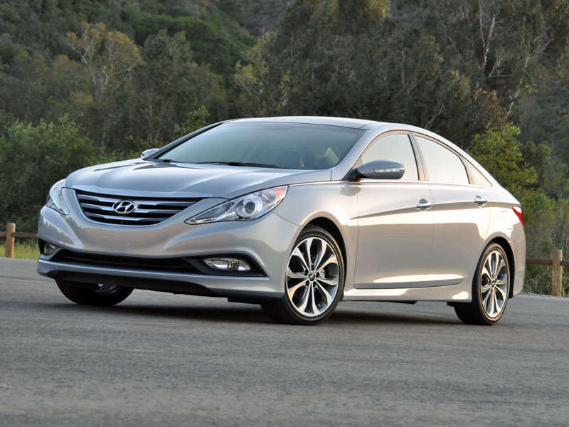 Hyundai Sonata Limited 2.0T Turbo Irridescent Blue Pearl Front Quarter ・  Photo by Christian Wardlaw