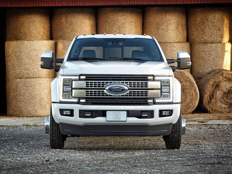 2017 Ford F450 Platinum front view grille ・  Photo by Ford 