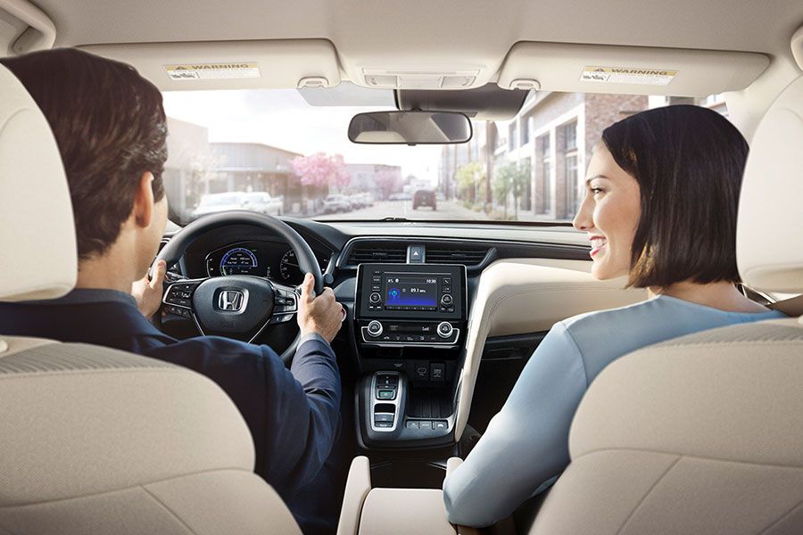 2018 Honda Insight interior with drivers 900x600 