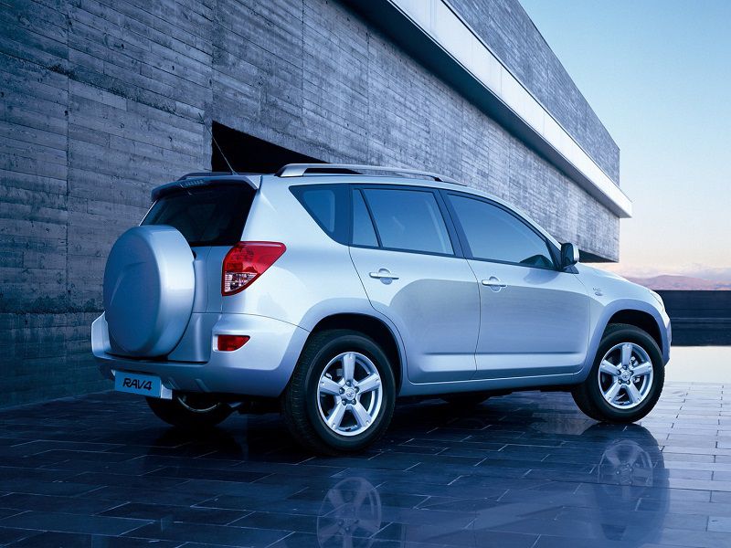 10 Most Reliable Used SUVs Under $10,000 | Autobytel