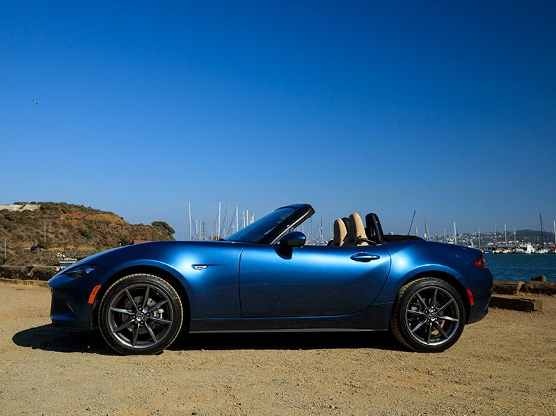 2019 Mazda MX 5 Miata blue profile ・  Photo by Mazda 