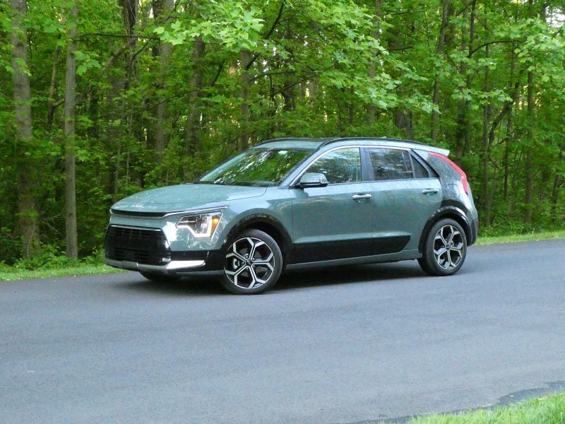 2023 Kia Niro HEV Road Test and Review