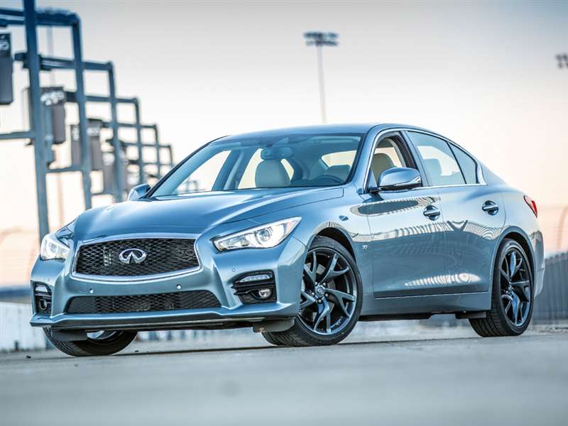 2015 Infiniti Q50 ・  Photo by Infiniti Media