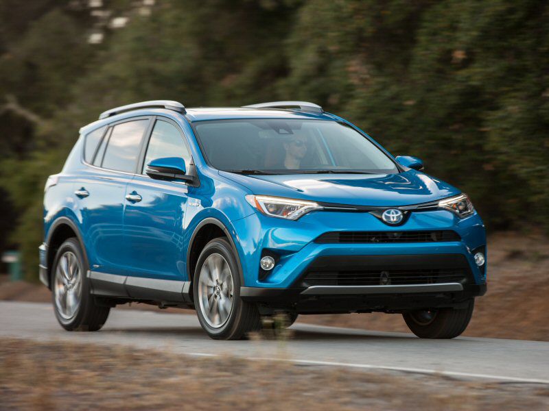 2016 Toyota RAV4 Limited Hybrid Front Three Quarter 06 ・  Photo by Toyota 