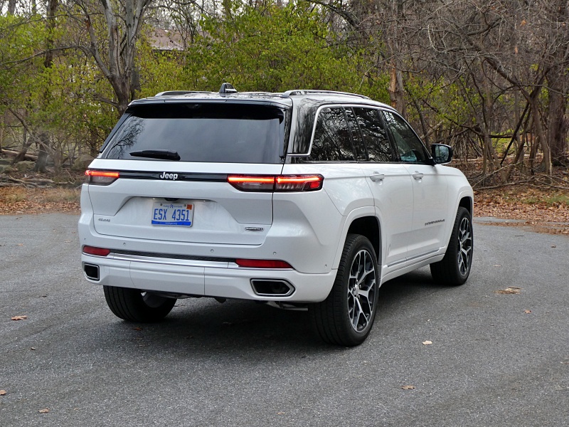 2024 Jeep Grand Cherokee Summit ・  Photo by Brady Holt