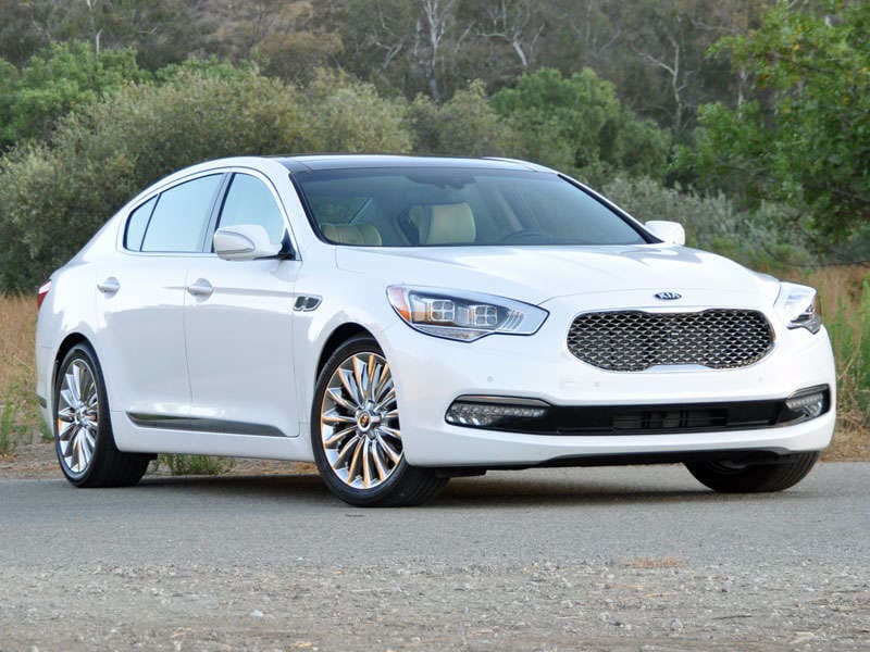 2015 Kia K900 Luxury V8 Snow White Pearl Front Quarter Right ・  Photo by Kia 