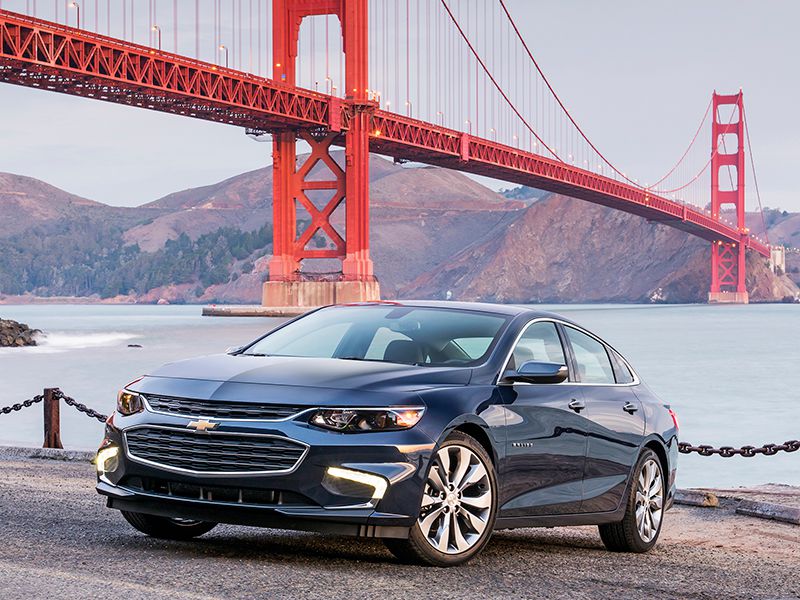 2016 Chevrolet Malibu front profile ・  Photo by General Motors