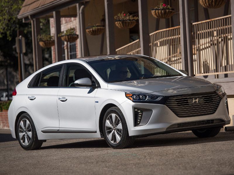 2019 Hyundai Ioniq Plug In Hybrid white driving ・  Photo by Hyundai 