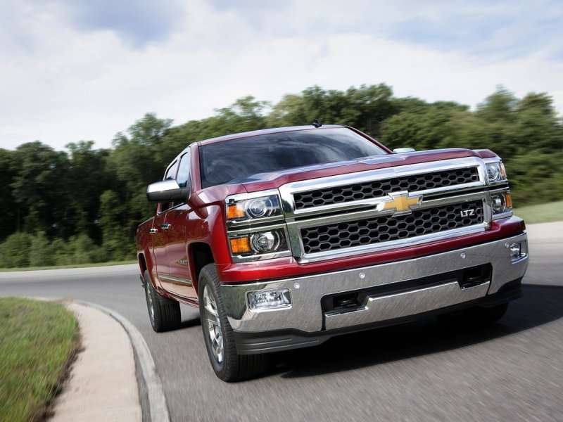 2014 chevy silverado red ・  Photo by General Motors