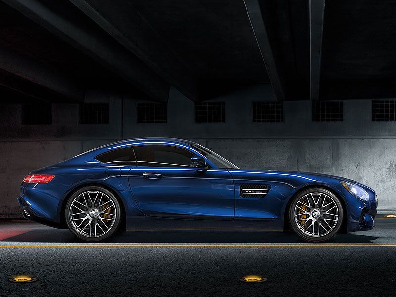 2016 Mercedes AMG GTS CLASS COUPE exterior profile ・  Photo by Mercedes-Benz 