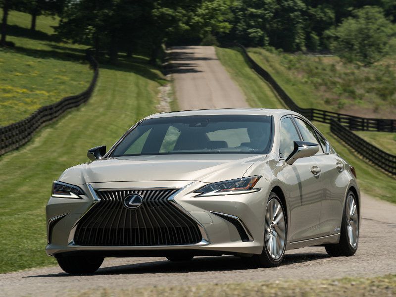 2020 Lexus ES 300h ・  Photo by Lexus 