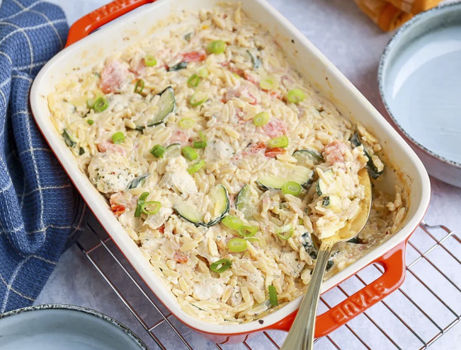 Afbeelding van Orzo met kip en courgette uit de oven