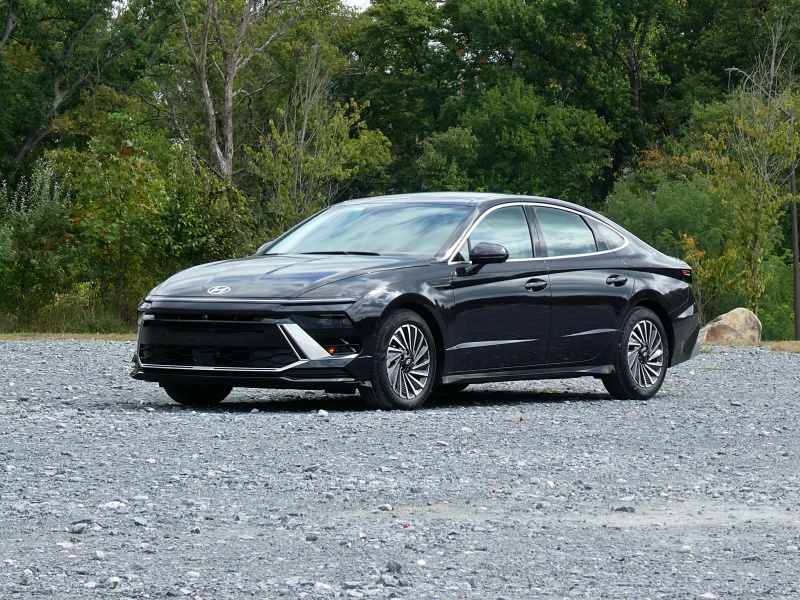 2024 Hyundai Sonata Hybrid Limited ・  Photo by Brady Holt