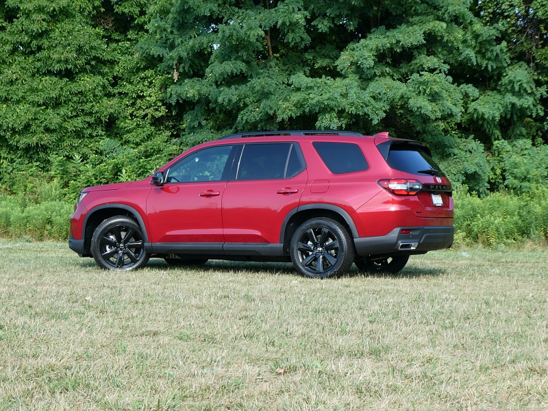 2025 Honda Pilot Black Edition ・  Photo by Brady Holt