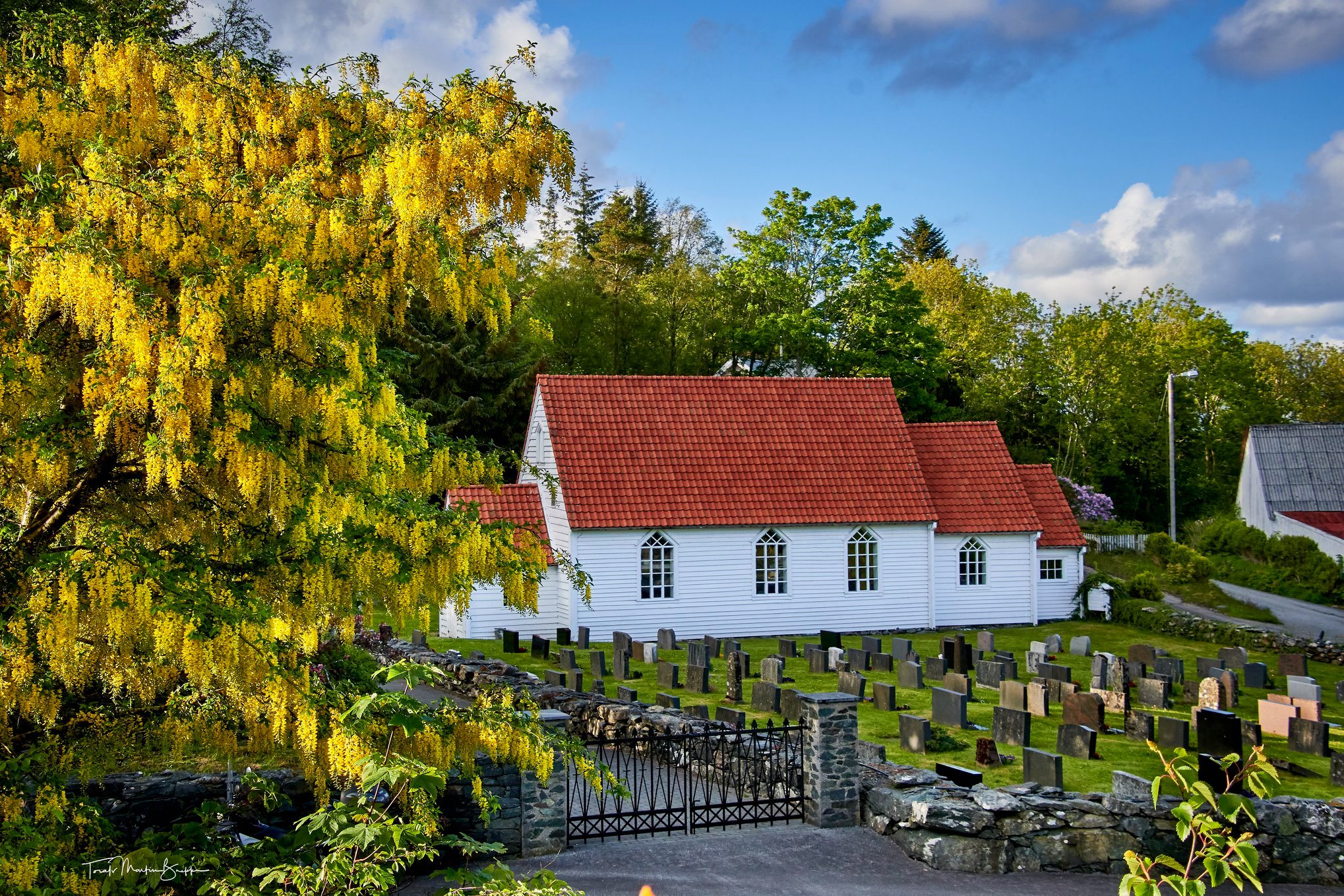 Opplev Bømlo gamle kyrkje