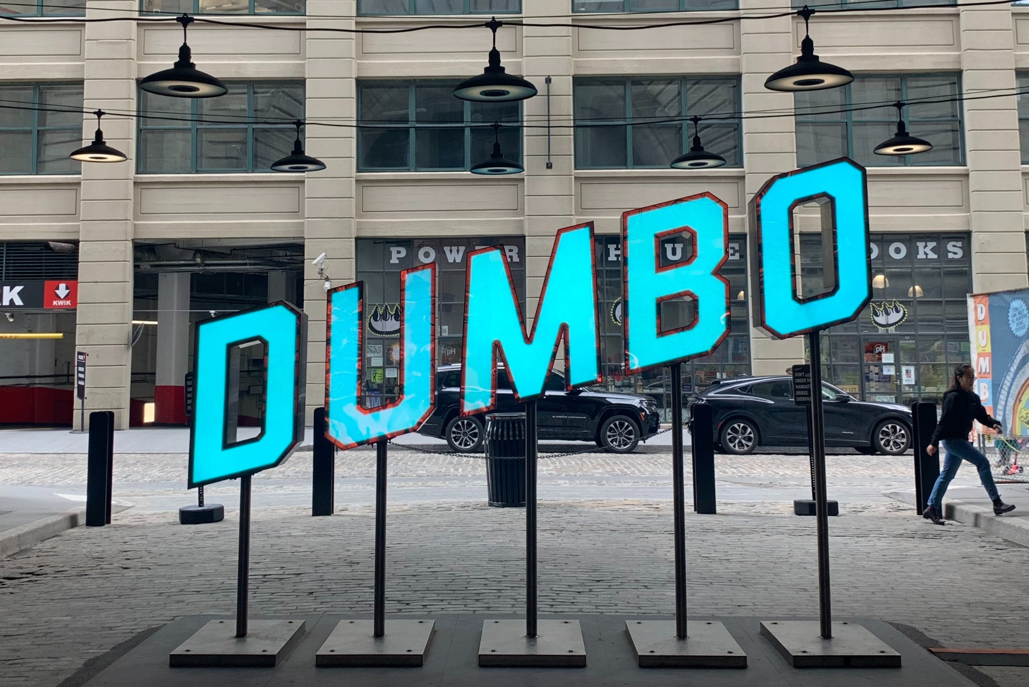 Neighborhood guide for the Brooklyn neighborhood of Dumbo in New York.